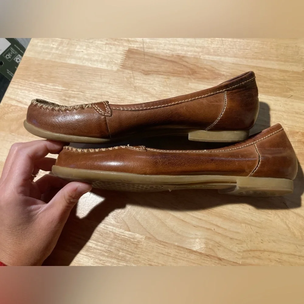 Thom Mcan slip on loafers in size 8W in good condition. See pics for details